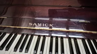 Piano Samick vertical