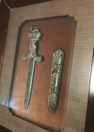 Daga Jade China Antigua Tallada a mano Enmarcada