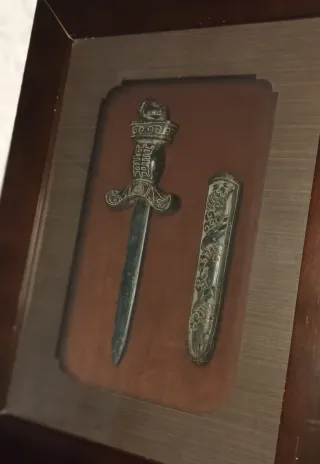 Daga Jade China Antigua Tallada a mano Enmarcada