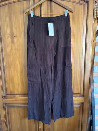 Pantalón cargo fluido Zara marrón