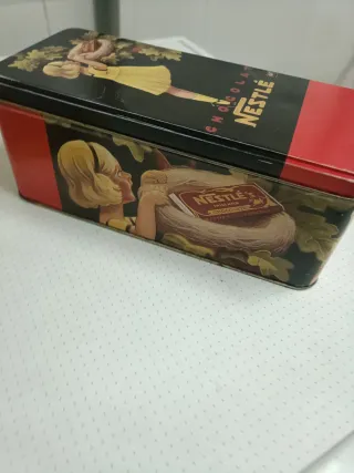 Latas vintage Cola Cao y Nestlé