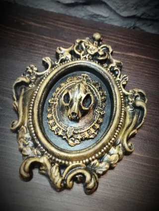 Cornice Ovale Gotica Teschio di Gatto