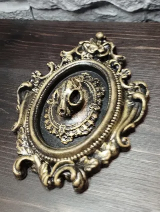 Cornice Ovale Gotica Teschio di Gatto