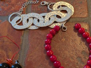 Lotto gioielli e bigiotteria + oro 18k