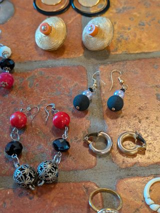 Lotto gioielli e bigiotteria + oro 18k