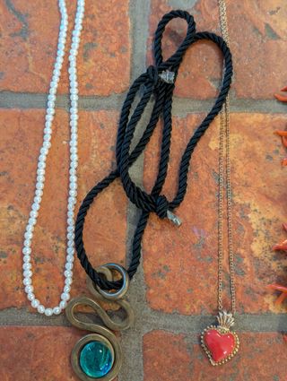 Lotto gioielli e bigiotteria + oro 18k