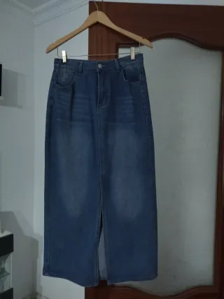 Falda vaquera larga con abertura Talla M