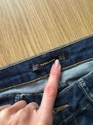Pantalón vaquero Zara desgastado