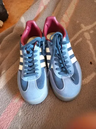 Adidas Playeros Talla 39.5 Azul/granate. (Gacela)