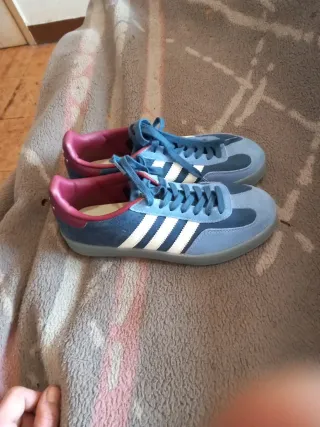 Adidas Playeros Talla 39.5 Azul/granate. (Gacela)