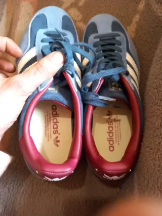 Adidas Playeros Talla 39.5 Azul/granate. (Gacela)