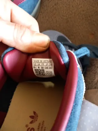 Adidas Playeros Talla 39.5 Azul/granate. (Gacela)