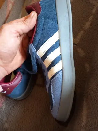 Adidas Playeros Talla 39.5 Azul/granate. (Gacela)