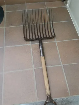 Horca de 12 púas antiguo