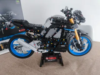 Lego Technic 42159, Yamaha MT-10 SP