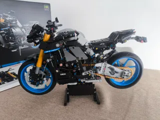 Lego Technic 42159, Yamaha MT-10 SP