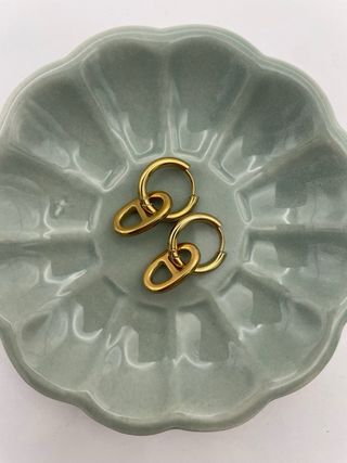 Orecchini a cerchio con pendente ovale