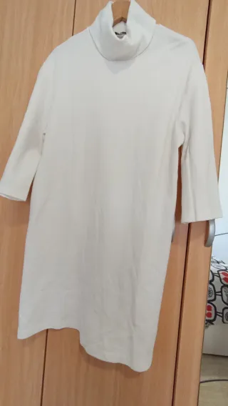 Vestido blanco cuello alto Zara