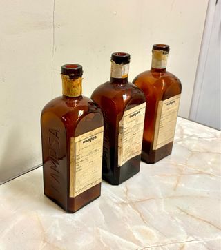 Vecchie bottiglie di benzina Campsa