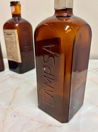 Vecchie bottiglie di benzina Campsa