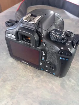 Cámara Canon EOS 550D + objetivo EFS 18-55mm