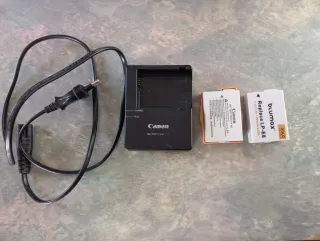 Cámara Canon EOS 550D + objetivo EFS 18-55mm