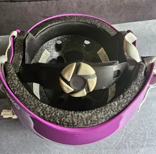 Casco infantil morado