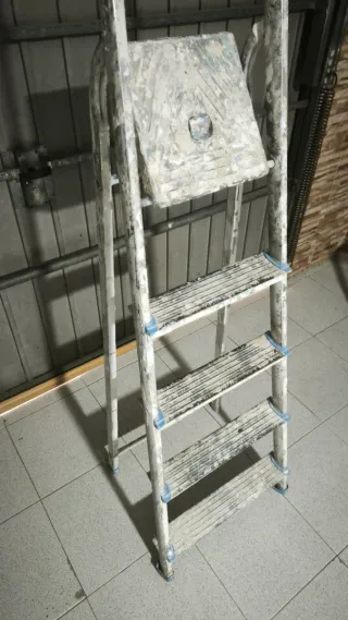 Escalera de pintor plegable