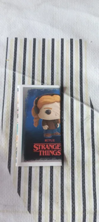 Lote 1 6 papelitos Stranger Things huevos joy.