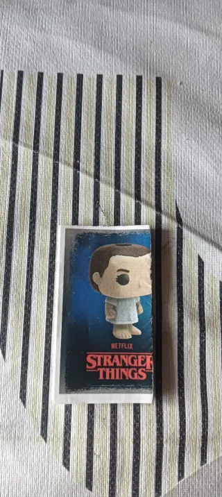 Lote 1 6 papelitos Stranger Things huevos joy.