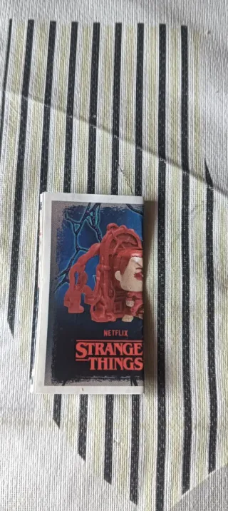 Lote 1 6 papelitos Stranger Things huevos joy.