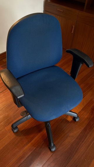 Silla de escritorio azul y negra