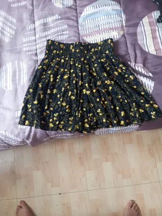 Falda corta estampada floral talla S