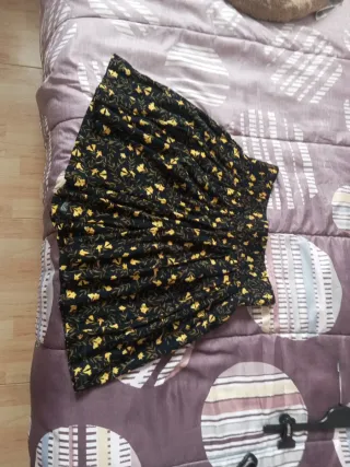 Falda corta estampada floral talla S