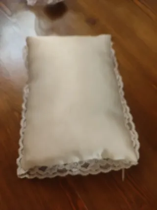 Almohadilla para anillos de boda con rosa