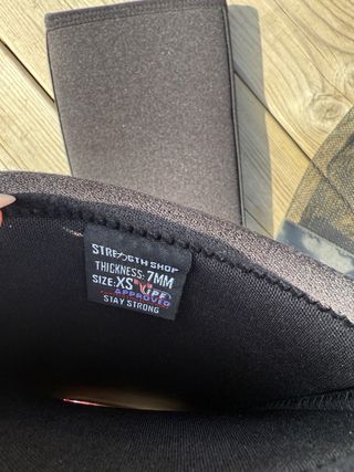 Ginocchiere Strength Shop Nere