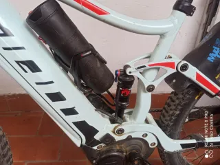 Bicicleta eléctrica doble suspensión