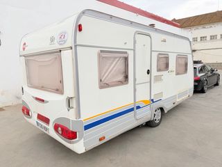 Caravana Burstner 2 ambientes con Mover autonoma