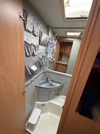 Caravana Burstner 2 ambientes con Mover autonoma