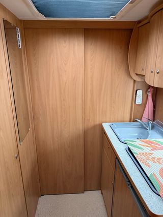 Caravana Burstner 2 ambientes con Mover autonoma