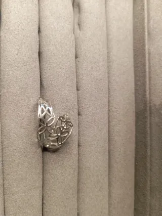 Anillos ajustables plateados con diseño floral