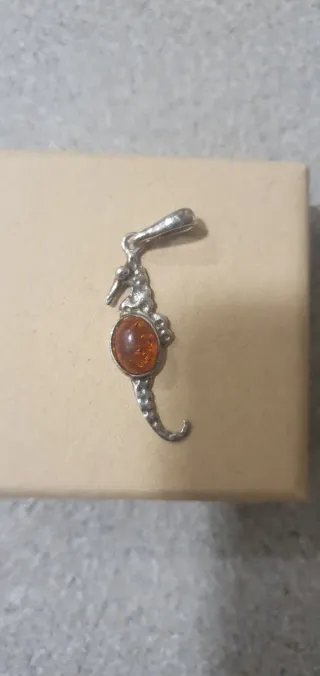 Colgante Plata Caballito de Mar con Ámbar