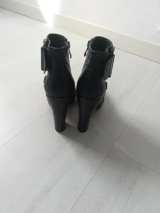 Botines de tacón alto negros
