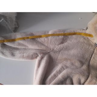 Chaqueta pelo suave con capucha beige