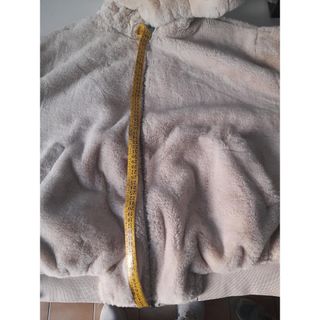 Chaqueta pelo suave con capucha beige