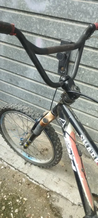 Bicicleta BH Shark para reparar