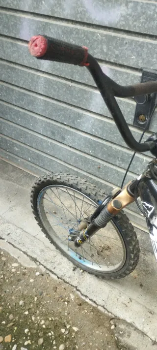 Bicicleta BH Shark para reparar