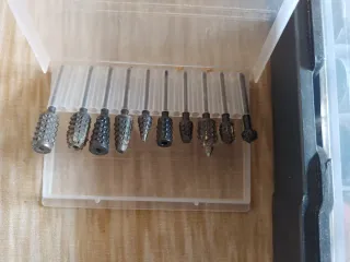 Mini taladro rotatorio Hychika con accesorios