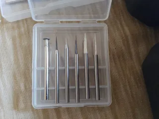 Mini taladro rotatorio Hychika con accesorios