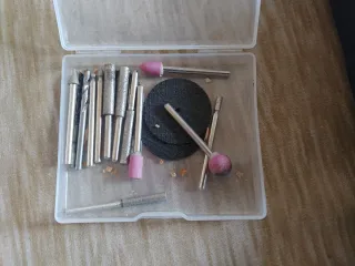 Mini taladro rotatorio Hychika con accesorios